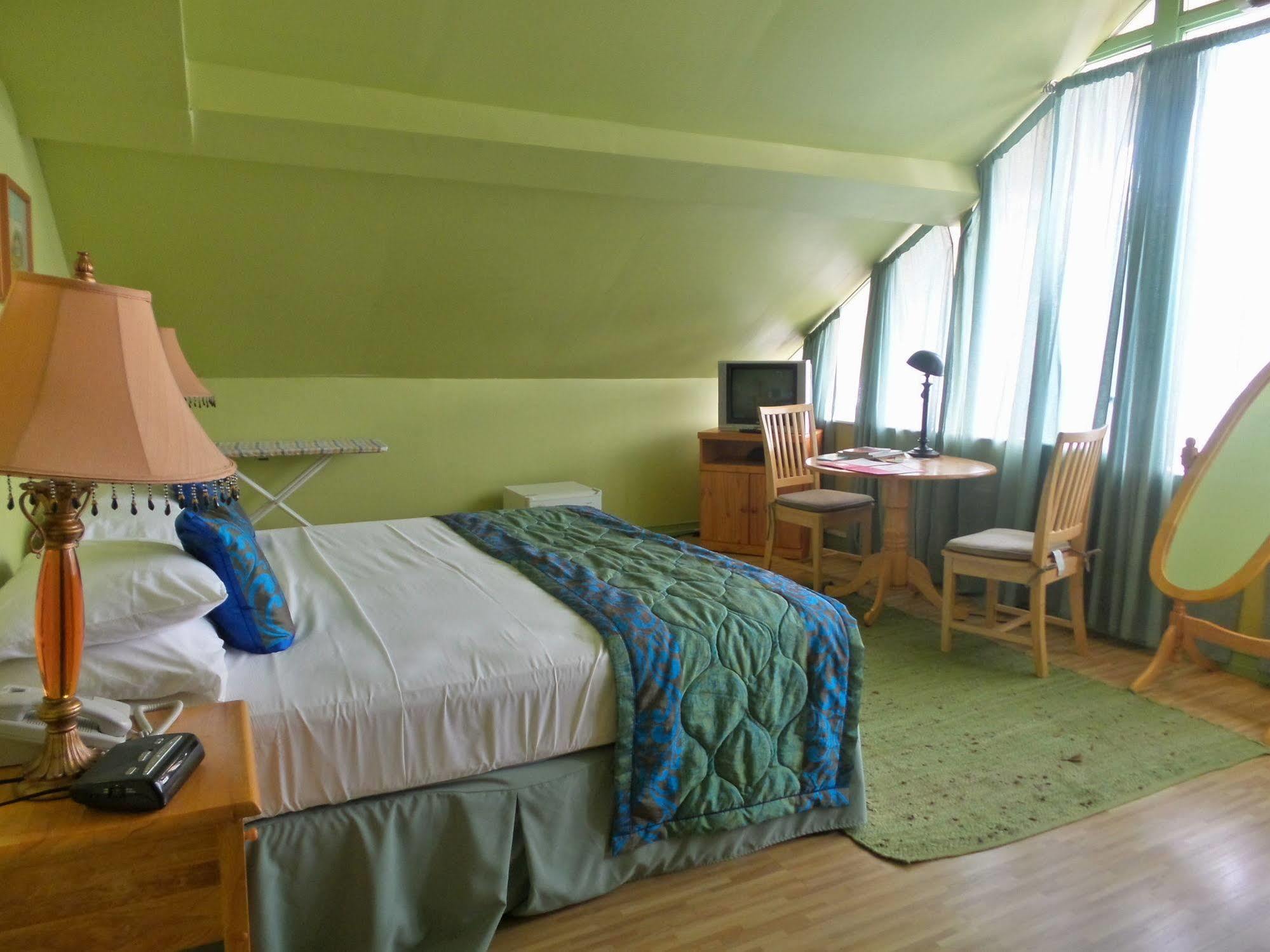 Heritage Inn Trinidad Belmont エクステリア 写真
