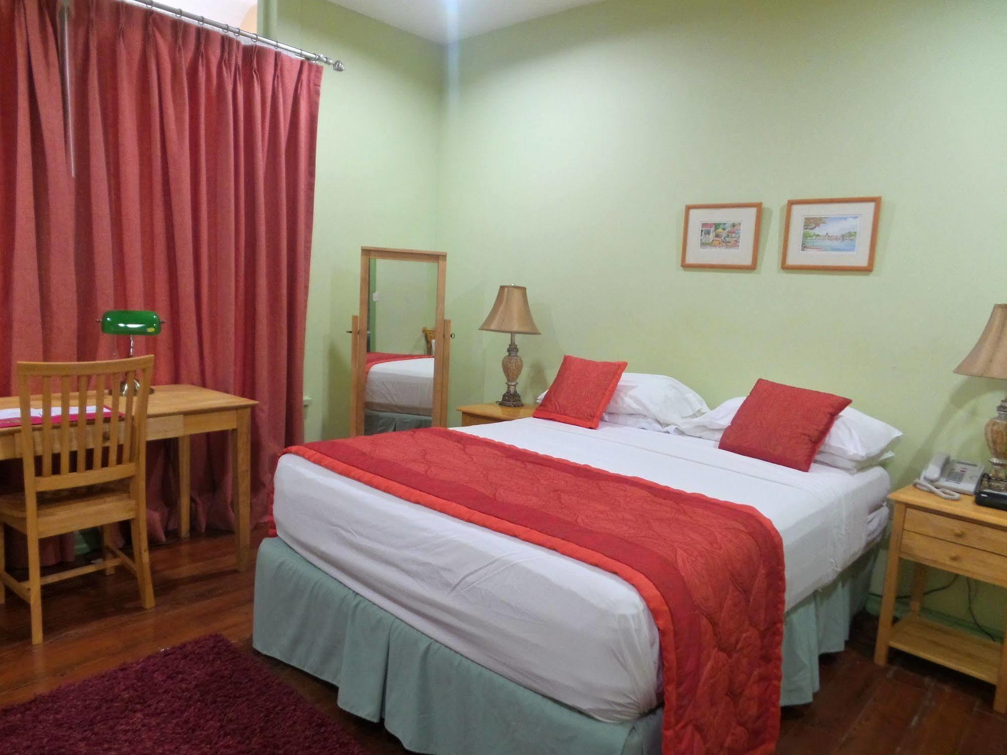 Heritage Inn Trinidad Belmont エクステリア 写真